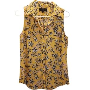 Banana Republic Sleeveless Button Up Blouse